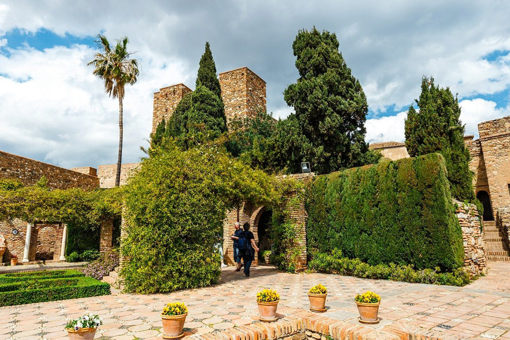 Alcazaba & Pedro Luis Gardens | Local Photo Tour